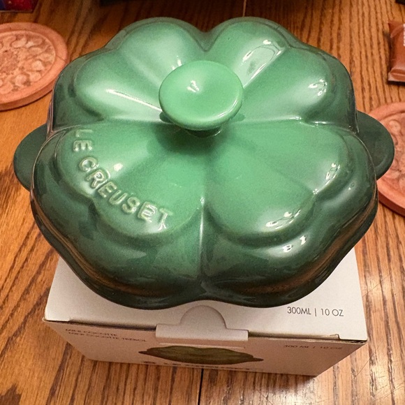 Le Creuset Shamrock Mini Cocoette NIB - Picture 4 of 6
